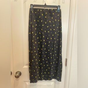 Francesca’s Mi ami lemon printed satin Midi Skirt